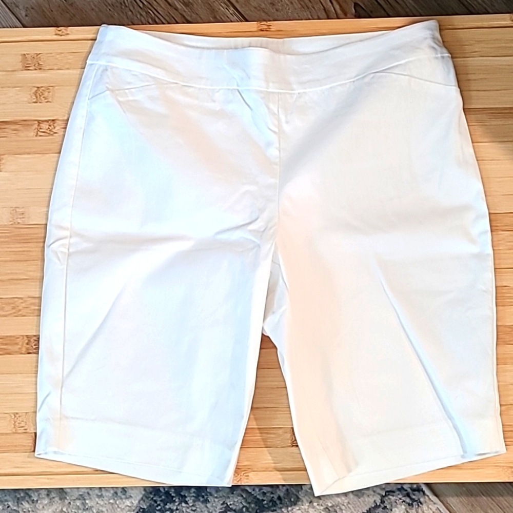 Women's Bermuda Shorts Sz PL